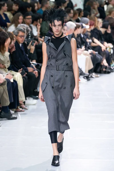 Look 15